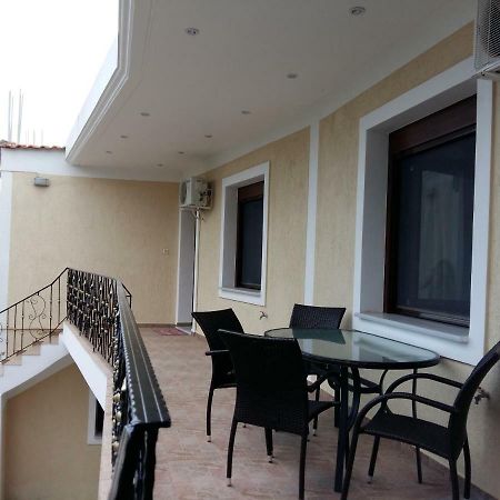 Gougousis Apartments Kaloyiros Екстер'єр фото