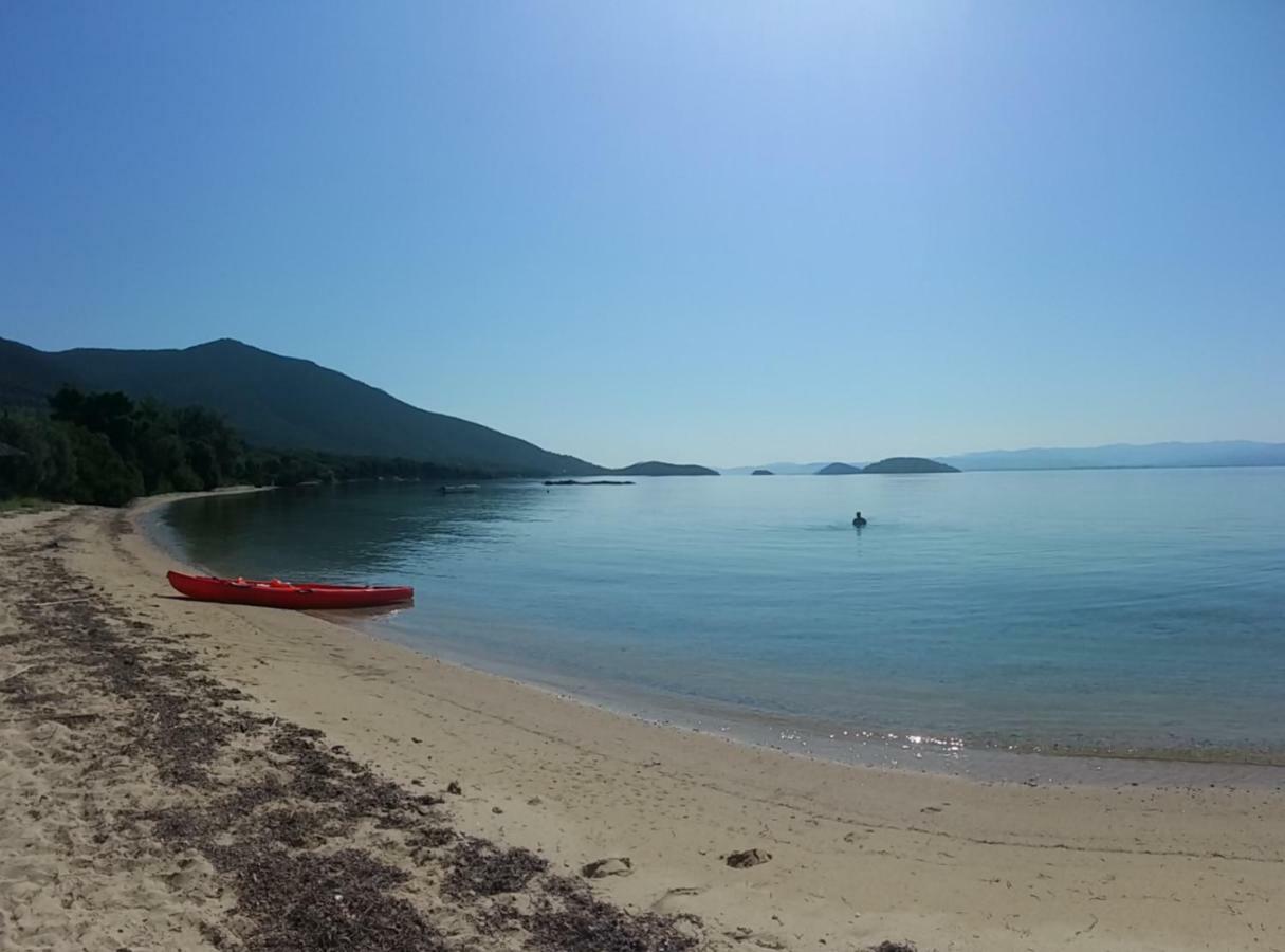Gougousis Apartments Kaloyiros Екстер'єр фото