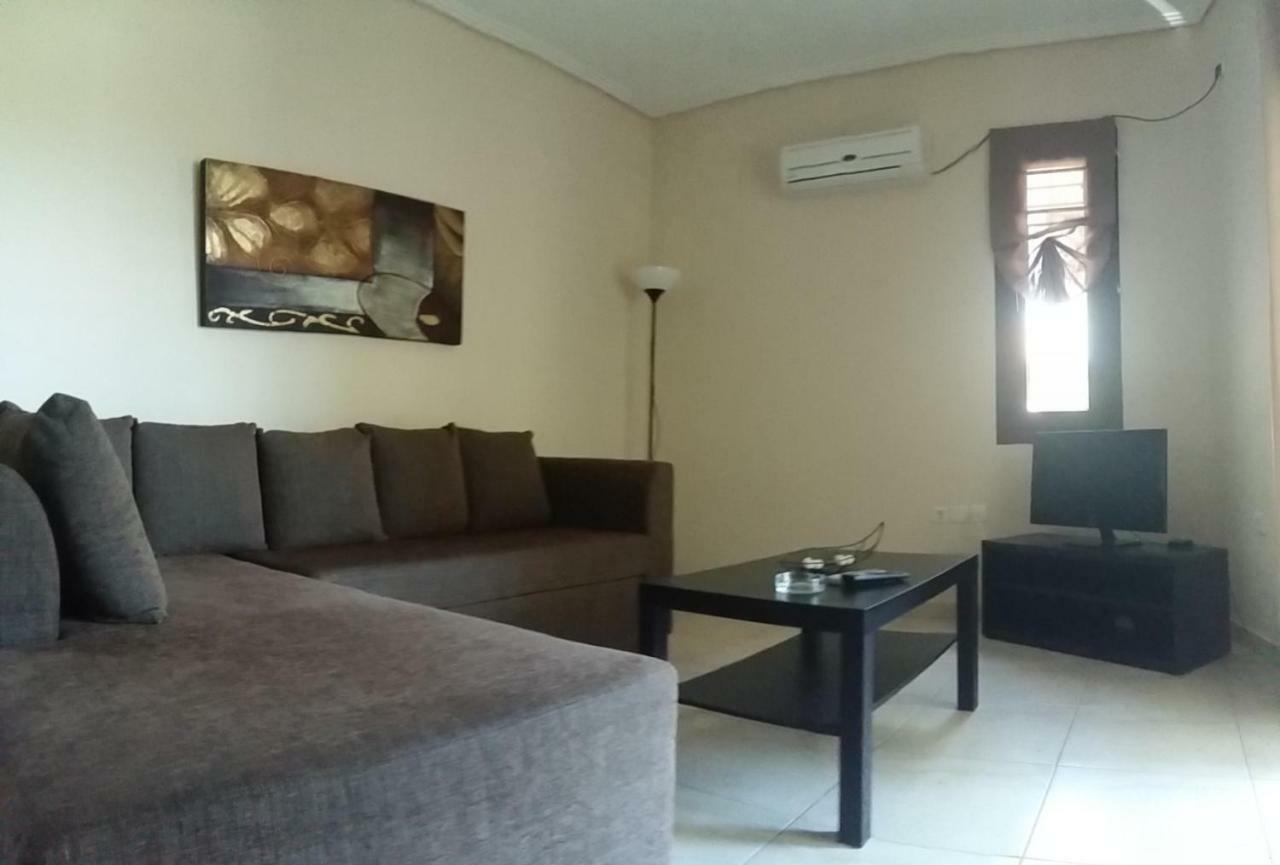 Gougousis Apartments Kaloyiros Екстер'єр фото