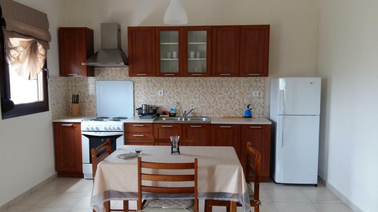 Gougousis Apartments Kaloyiros Екстер'єр фото