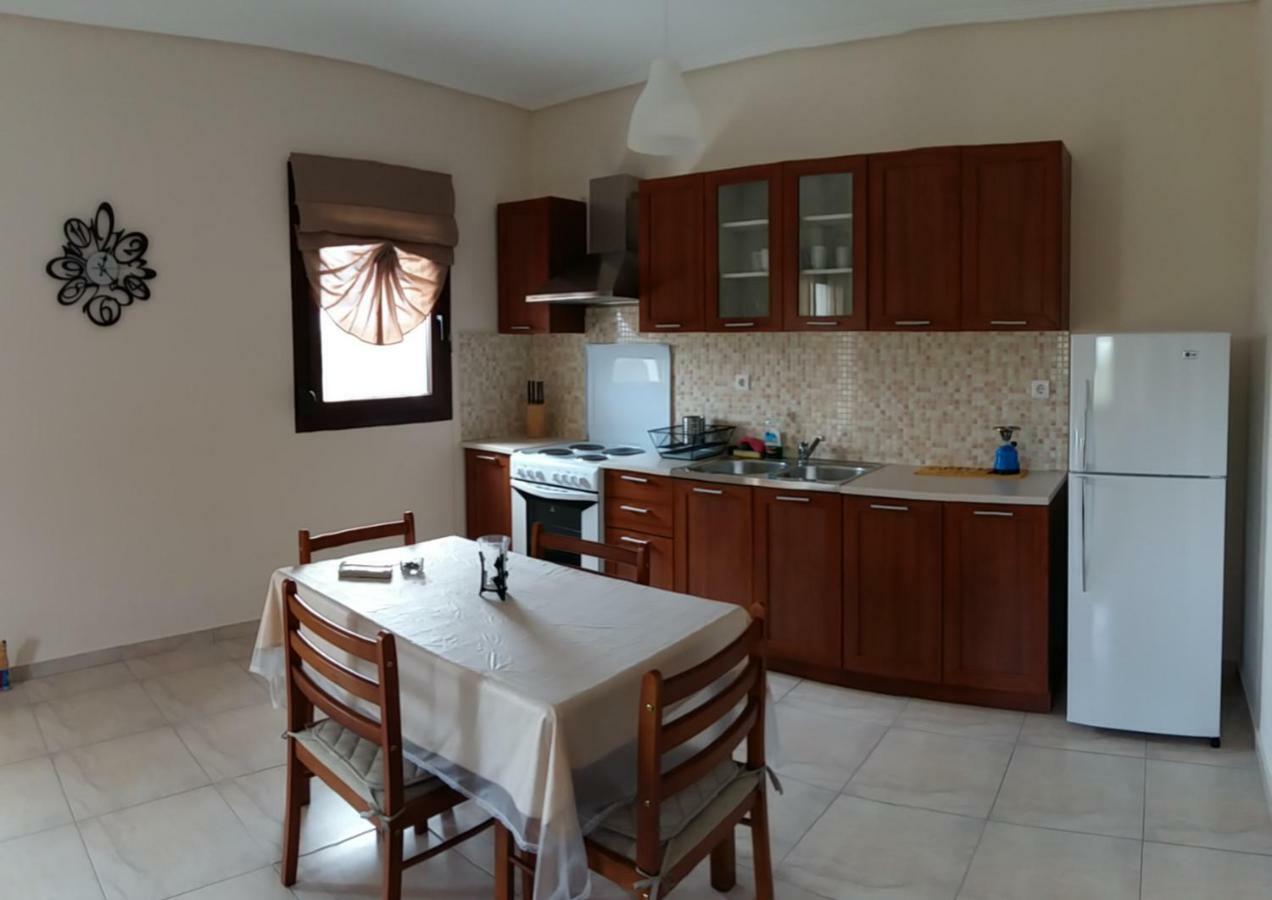 Gougousis Apartments Kaloyiros Екстер'єр фото