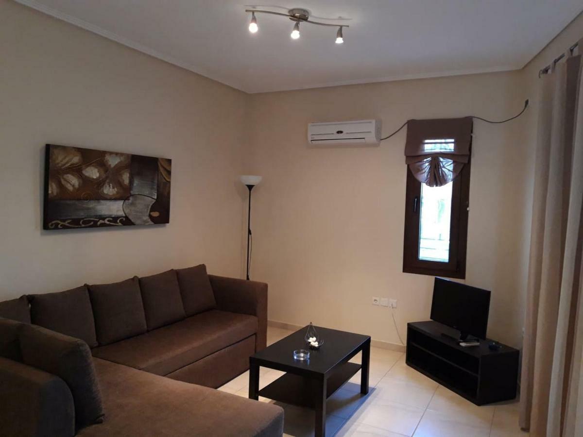 Gougousis Apartments Kaloyiros Екстер'єр фото